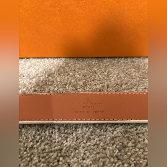 Louis Vuitton Damier Cream/Grey Initiales LV Gold 40mm Belt - Picture 9 of 14